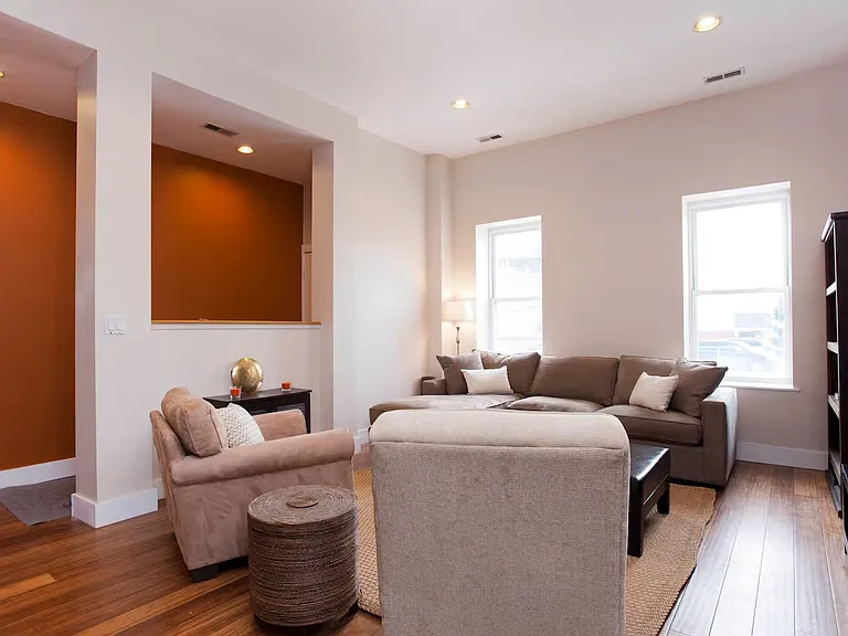 1128 W Fry St #2 — Photo 3