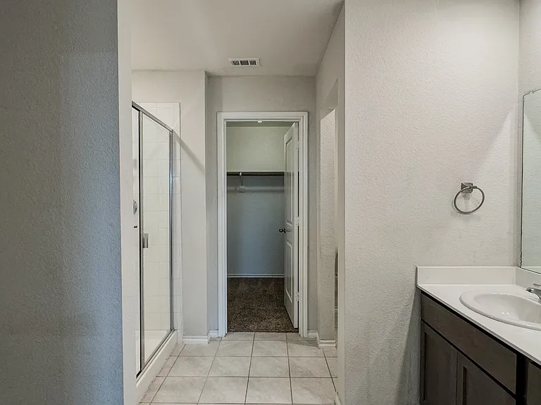 801 Meadow Creek Ln — Photo 12