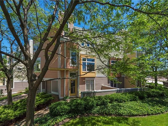 5th image of 1349 W 49th St