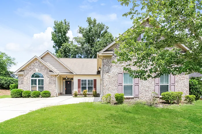 4 bed, 2.5 bath, 2046 sqft, $2,175 — Photo 1