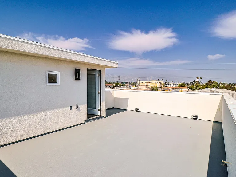 5934 Lemp Ave — Photo 32