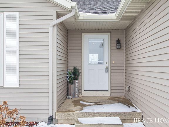 3rd image of 6474 Bradenwood Dr