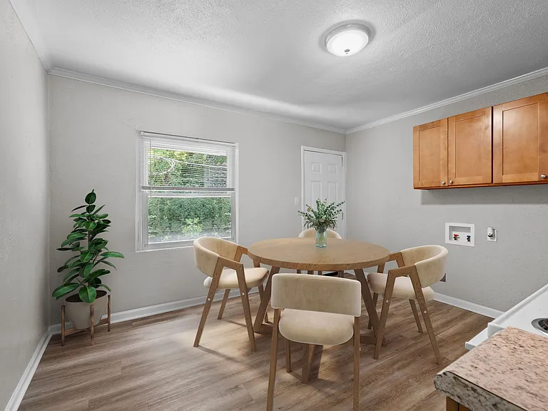 701 Alexander St — Photo 3