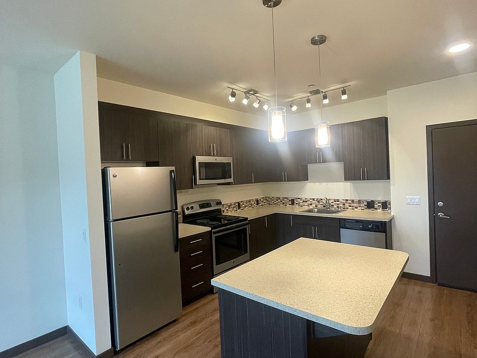 1st image of 736 8th Ave NE #308