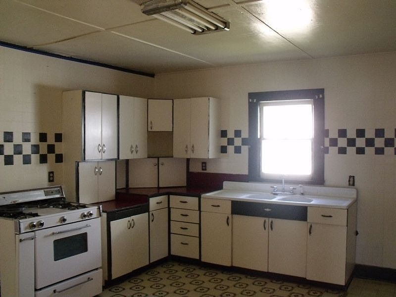 2nd image of 406 N 4th St