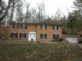 9 Cavalier Dr, Huntington, WV 25701