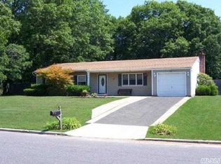 11 Bristol Downs St, Coram, NY 11727