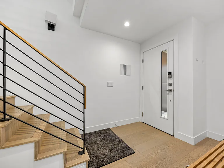 2457 Walnut St — Photo 33