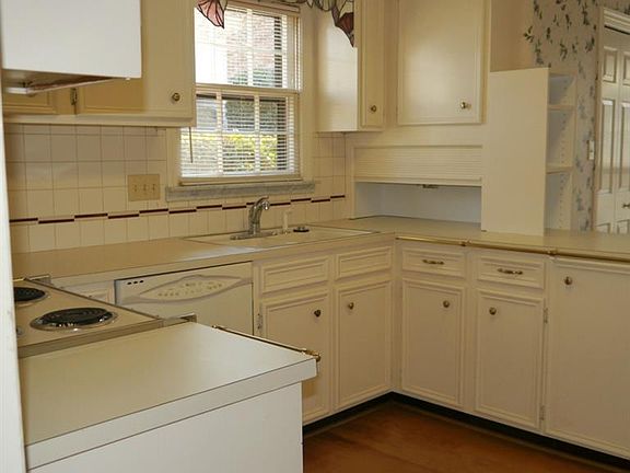 4th image of 4358 Woodglen Ln #15