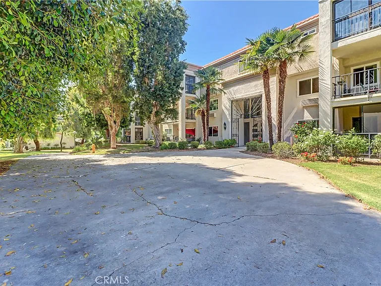 5515 Paseo Del Lago W #2G — Photo 31