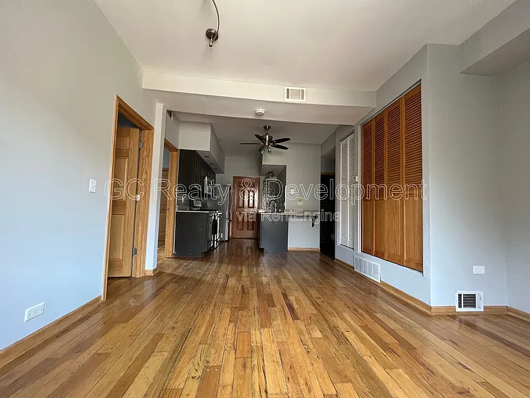2145 N Lakewood Ave #3NR — Photo 8