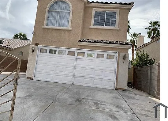 5 bed, 2400 sqft, $2,400 — Photo 3