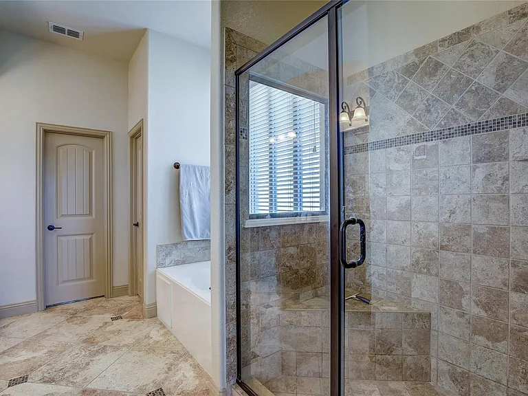 904 Lake Meadow Ln — Photo 14