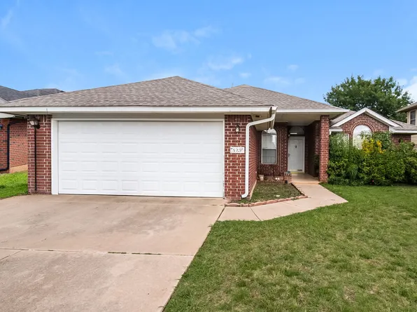 329 Ridge Bluff Dr, Norman, OK 73071