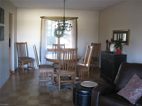 3rd image of 7458 Meadow Ln