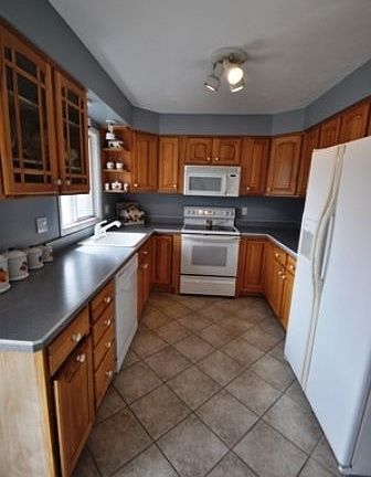 Kitchen updated in 1998