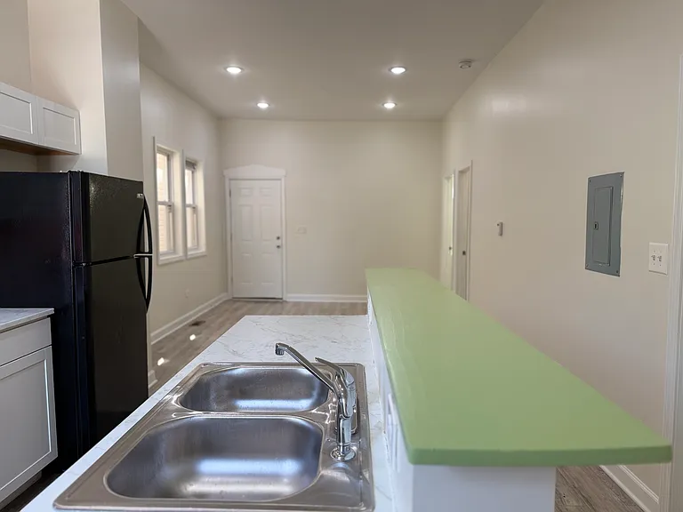 9605 S Avenue L #1R — Photo 2