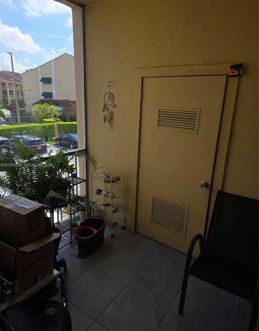 15330 SW 106th Ter — Photo 3
