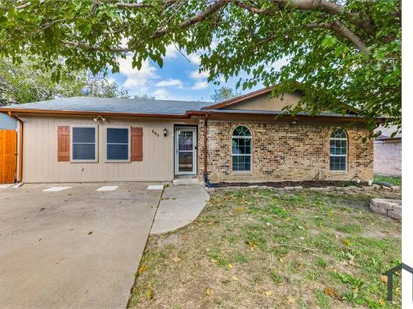 560 NW Douglas St, Burleson, TX 76028