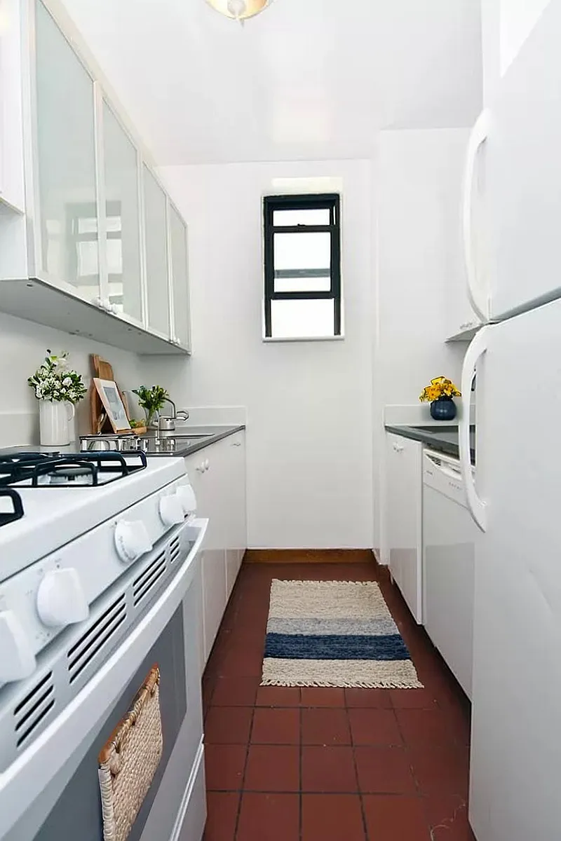 Building Photo - 69 W 107th St #4C