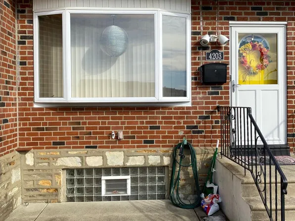 4203 Glenview St, Philadelphia, PA 19135