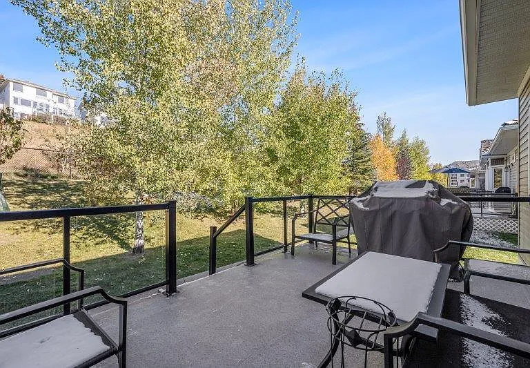 544 Rocky Vista Gdns NW — Photo 30