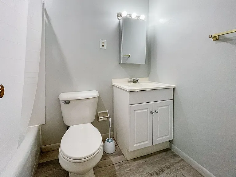 2310 N Oakwood Ave #9 — Photo 12