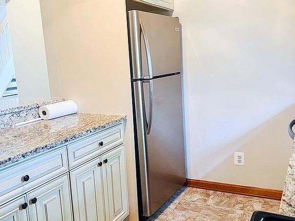 2nd image of 1401 E Abingdon Dr APT 6