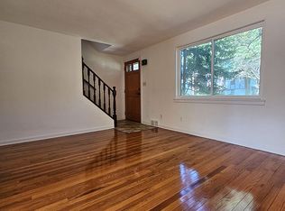 25 Kate Ln, Metuchen, NJ