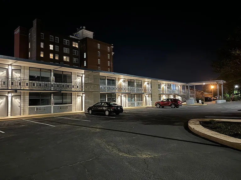 Calhoun Lofts & Thunderbird Flats — Photo 45