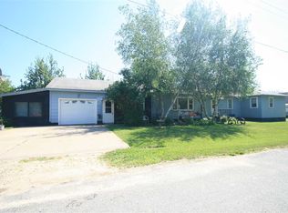 476 Elm St NE, New Albin, IA 52160
