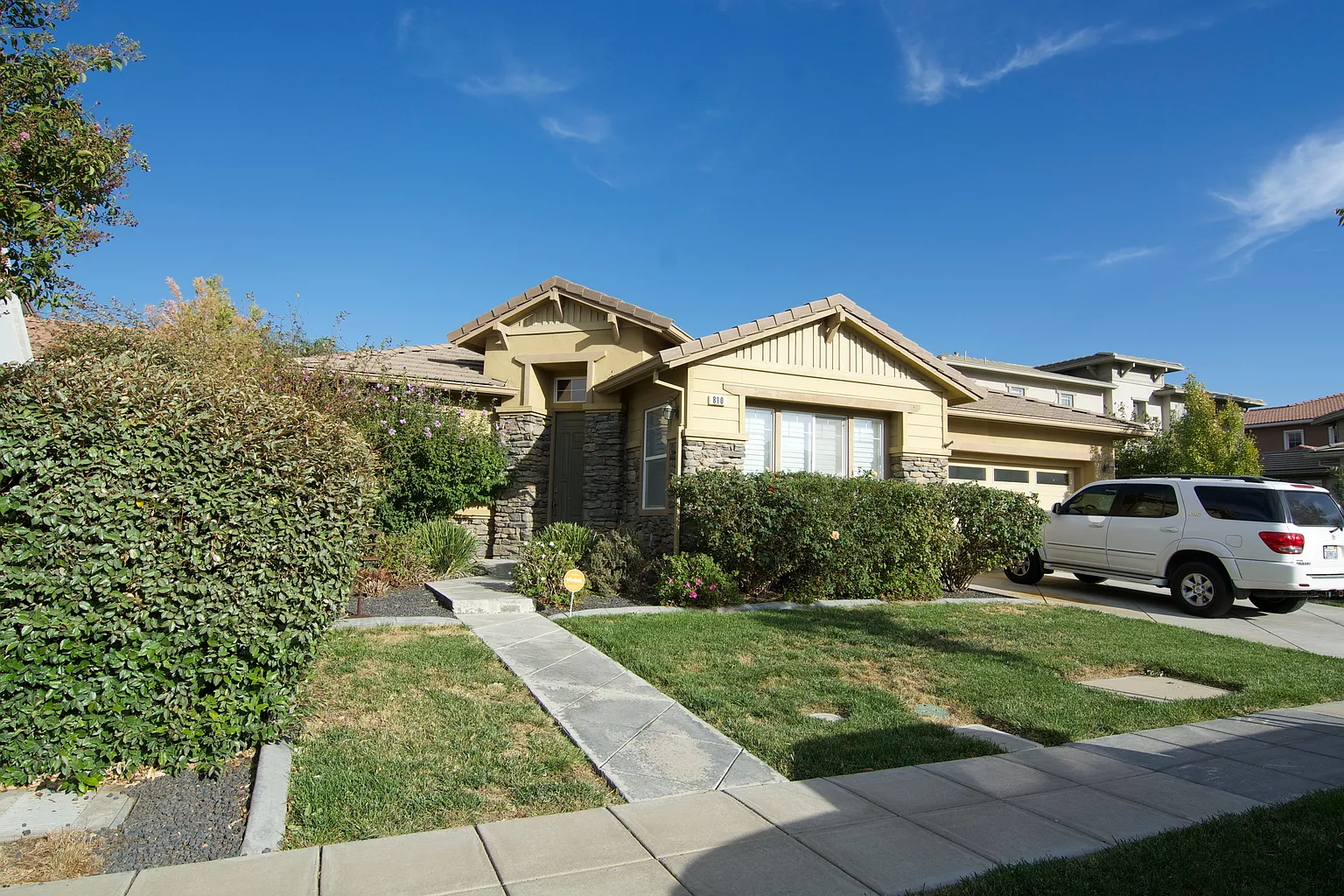 810 Shelli St photo 1