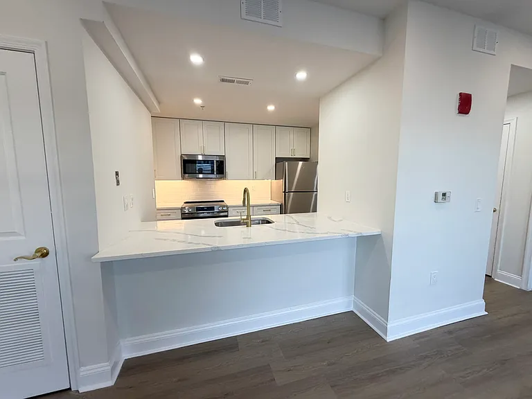 The Flats at Professional Arts Building — Photo 10