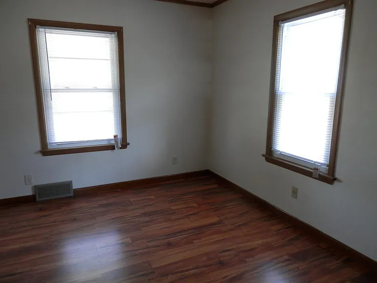416 Zessin St — Photo 15