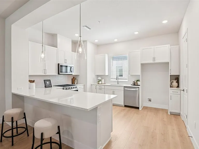 3129 4th Ter N — Photo 15