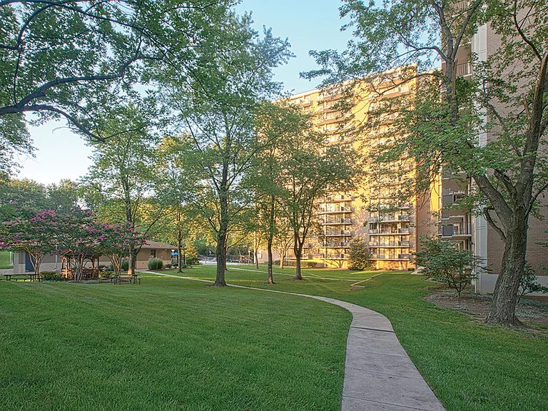 Westchester Tower Apartments — Photo 23