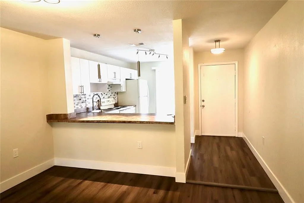 1 bed, 1.0 bath, 800 sqft, $1,800 — Photo 1