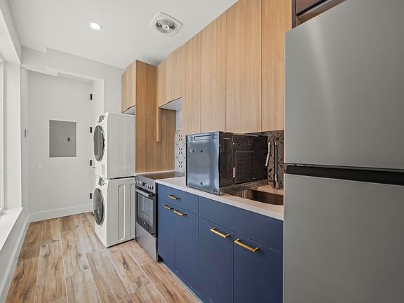 4th image of 940 New York Ave #4B