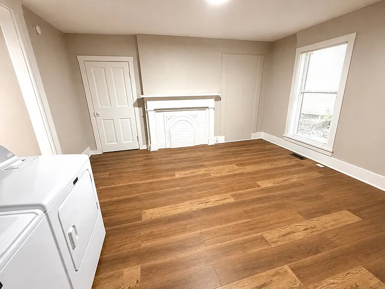 121 N Broadway St #1 — Photo 6
