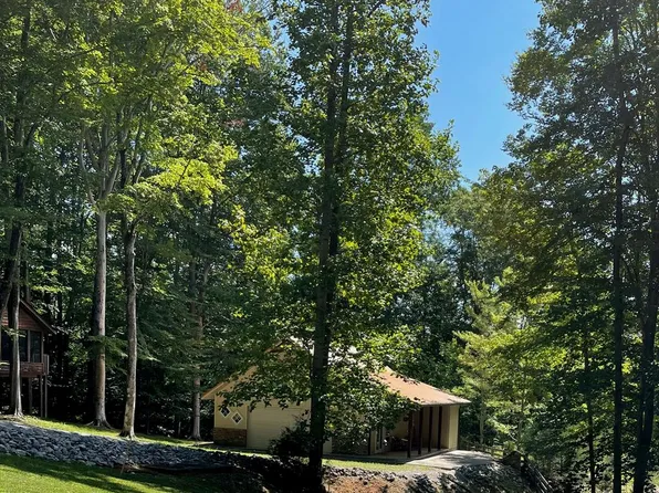 1108 Cherokee Rd, Byrdstown, TN 38549