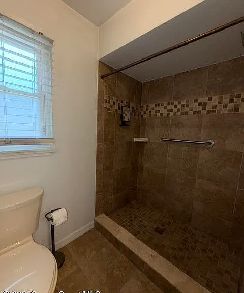 2408 Devonswood Rd — Photo 10