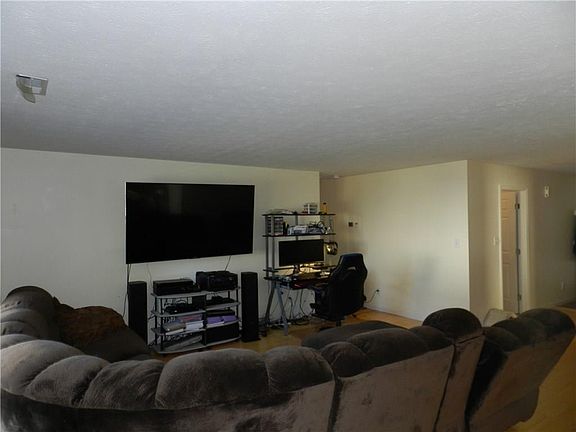 4th image of 6742 Smithfield Blvd