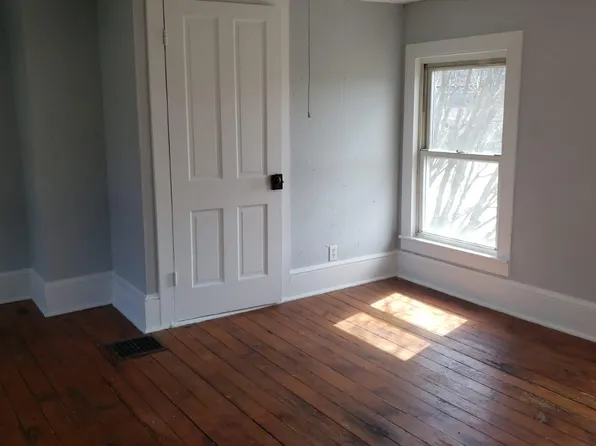 25 12th St, Frenchtown, NJ 08825