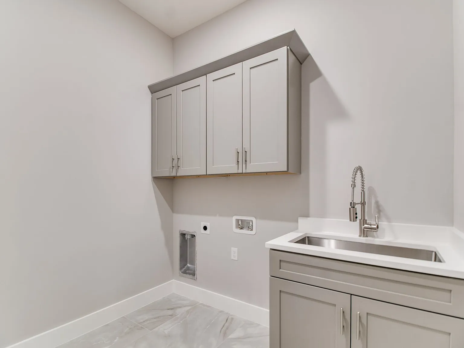 3 bed, 2.5 bath, 2458 sqft, $3,100 — Photo 3