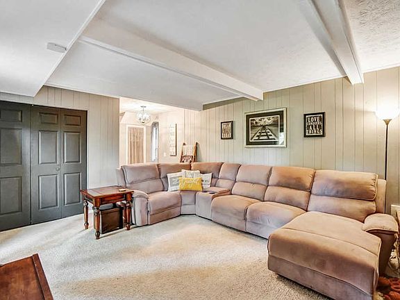 4th image of 695 Glenway Dr