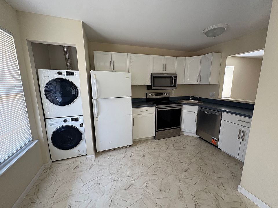 1st image of 3511 Woodlands Dr #3511
