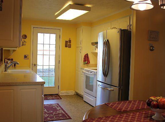 5th image of 11356 Crestwood Ave