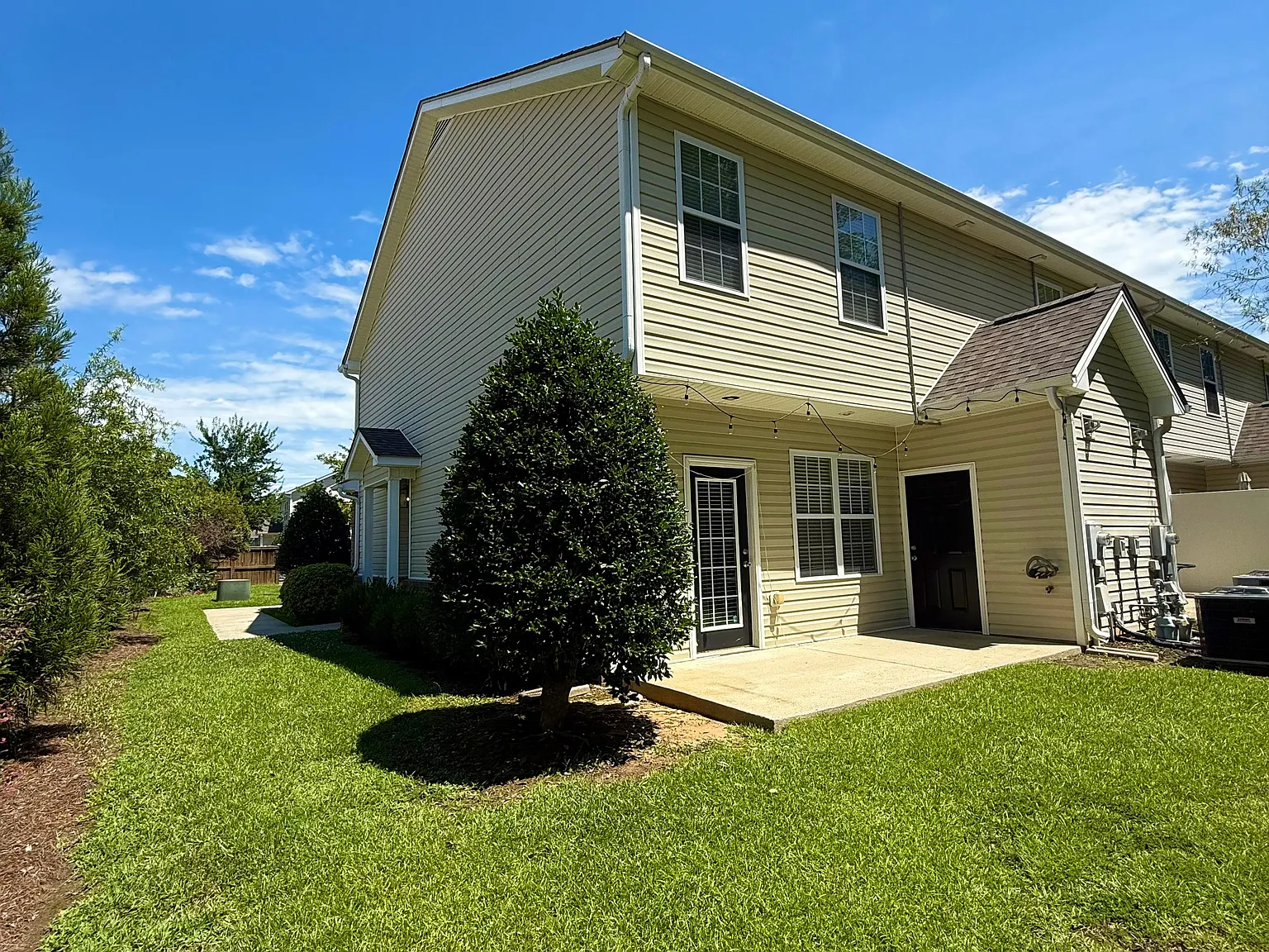 347 E Willhaven Dr — Photo 2