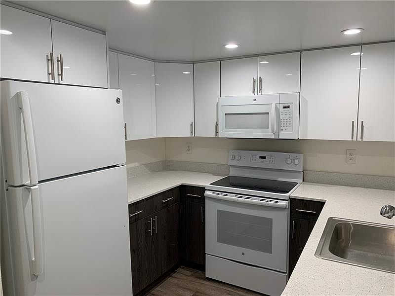 1st image of 19455 NE 10th Ave #4-208