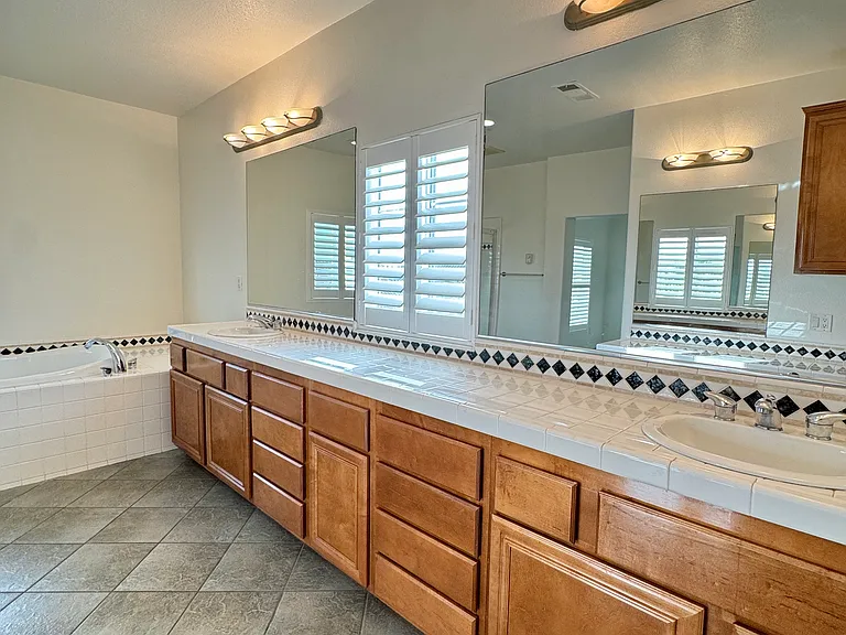 1331 Bayside Cir — Photo 76